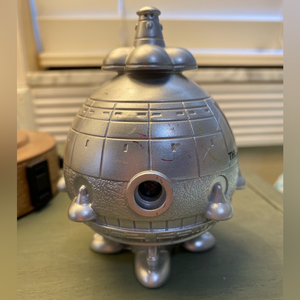E.T. The Extra-Terrestrial Silver Collectible Slideshow - Picture 3 of 5
